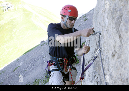 Climber on Tour d'Ia Via Ferrata près de Leysin en Valais Suisse de l'Europe Banque D'Images