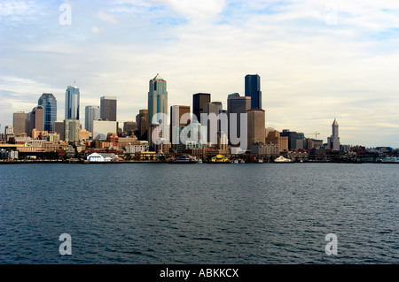 Ligne d'horizon de l'Elliott Bay Seattle Seattle Washington USA Banque D'Images