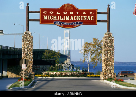 Colonial michilimackinac fort Mackinac Mackinaw City dans le Michigan en vue du pont Mackinaw Banque D'Images