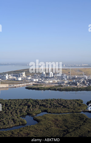 Photo aérienne de l'usine usine industrielle lourde sur la rivière Alafia Gibsonton chenal sud de Tampa Bay en Floride Banque D'Images