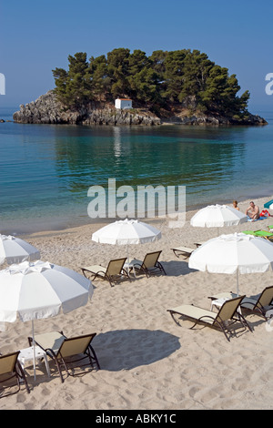 Scène de plage tôt le matin À PARGA GREECE Banque D'Images