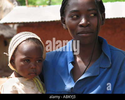 Une femme dchild de Simonga Village Afrique Zambie Banque D'Images