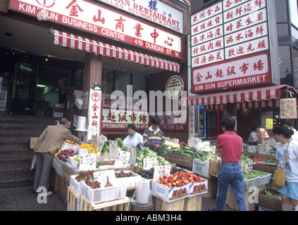 Vente de produits alimentaires, dans l'important quartier chinois historique de Vancouver, British Columbia, Canada Banque D'Images