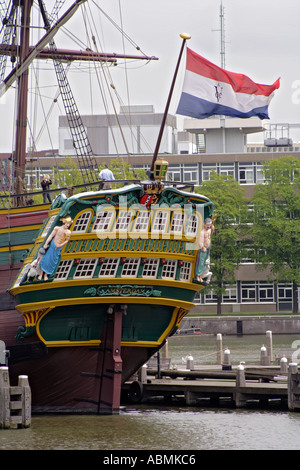 La Compagnie des Indes Amsterdam réplique navire amarré à côté du Scheepvart Museum Amsterdam Pays-Bas Banque D'Images