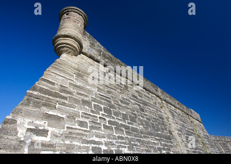 La tour de pierre d'angle et de murs du château Castillo de San Marcos Château de St Marc coquina espagnol 1672 Château St Augustine en Floride Banque D'Images