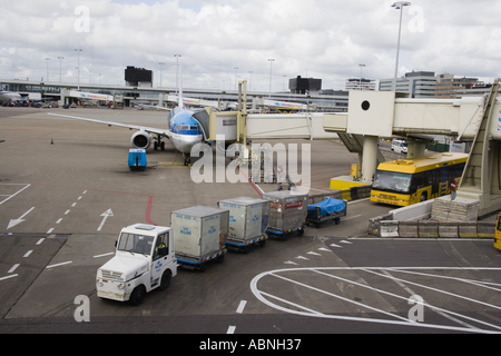 La manutention du fret à l'aéroport international de Schiphol Amsterdam Pays-Bas Banque D'Images