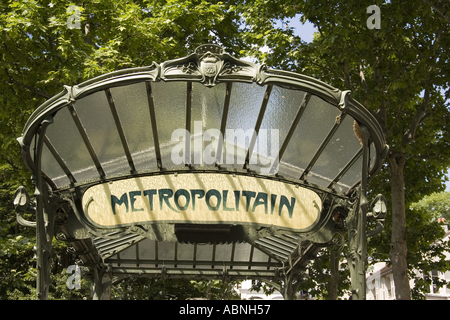 Entrée de la station de métro Abbesses, dans le quartier de Montmartre à Paris, France Banque D'Images