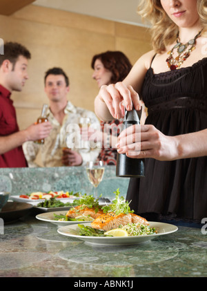 Les amis à dîner
