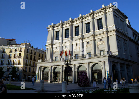 Teatro Real Spanish Royal Opera House,la Plaza Oriente. La plaza est situé sur le côté est du Palais Royal, Madrid, Espagne Banque D'Images