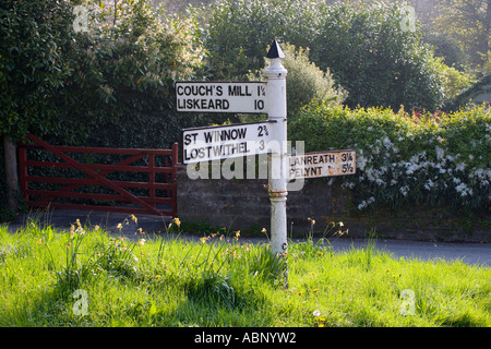 Panneau traditionnel au village de lerryn angleterre Cornwall Banque D'Images