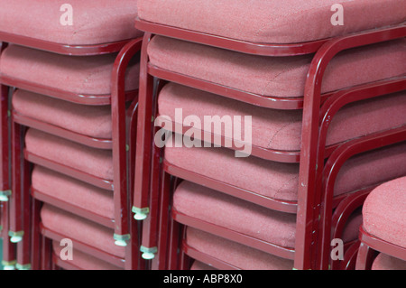 Chaises de bureau empilés Banque D'Images