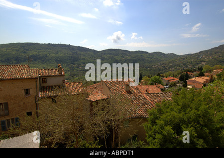 Le village de Le Bar sur Loup dans les Alpes maritimes de France Photo par Andrew Hasson 20 Avril 2006 Banque D'Images