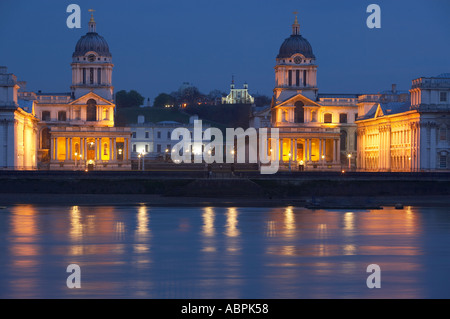 Tamise l'Old Royal Naval College le Queens House de Musée National de la Marine l'Observatoire Royal nuit London UK Banque D'Images