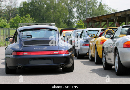 Les propriétaires de Porsche à trackday le Goodwood Motor Circuit dans le Sussex, Angleterre. Banque D'Images