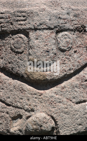 Pérou Sculpté en pierre mégalithe au musée à Huaraz semblables aux sculptures de San Agustin en Colombie et au Pérou Chavin Banque D'Images