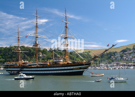 Grand voilier Amerigo Vespucci sur Visite à Dartmouth amarré dans la rivière Dart Devon, Angleterre Royaume-Uni UK Banque D'Images