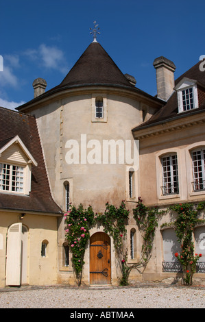 Le bâtiment principal avec sa tour Château Bouscaut Cru Classe Cadaujac Graves Pessac-Léognan Bordeaux Gironde Aquitaine France Banque D'Images