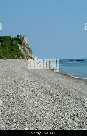 Plage de galets vide et Pointe à Devon Seaton Angleterre Royaume-Uni UK Banque D'Images