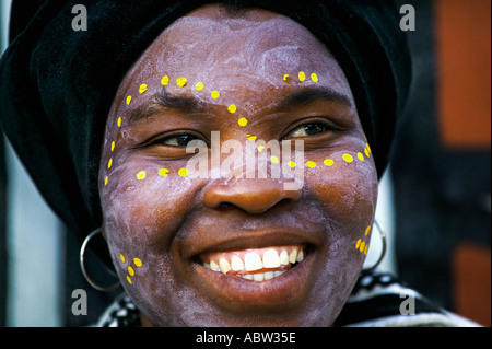 Les gens Xhosa femme en costume traditionnel de l'Afrique du Sud libérée du modèle Banque D'Images