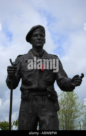 Statue en bronze du brigadier James Hill asm à l'original mc Mémorial Pegasus Bridge, benouville, france Banque D'Images