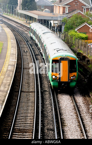 Chemins de fer du sud du train sur la ligne par station Brigton Earlswood Banque D'Images