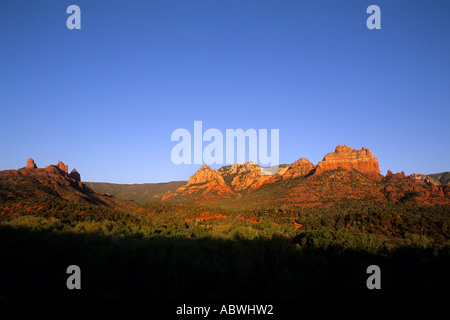 Oak Creek Canyon Red Rocks avec beau coucher du soleil à Sedona Arizona USA Banque D'Images