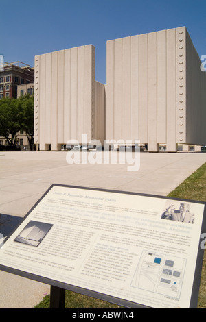 Monument à John F Kennedy assassinat près de l'emplacement de la mort dans le centre-ville de Dallas au Texas Banque D'Images