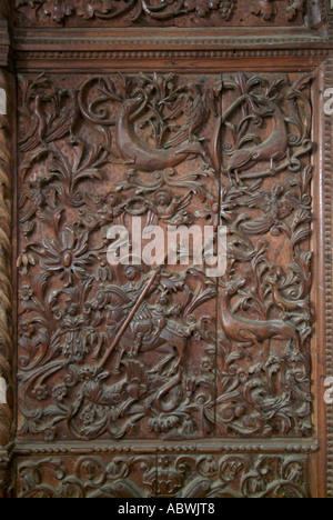 Bois sculpté relief porte cut hew sculpter George and Dragon Zografos zografou zograf zografski manastir montagne mont Monastère Banque D'Images