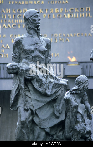 Une partie de la grande sculpture stark décrivant le siège de Leningrad, maintenant appelé St.Petersburg en Russie, dans la périphérie . Banque D'Images