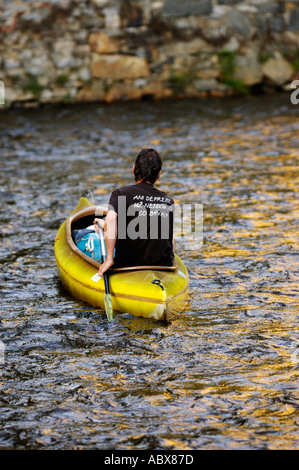 République tchèque, Cesky Krumlov, le canoë sur la rivière Vltava Banque D'Images
