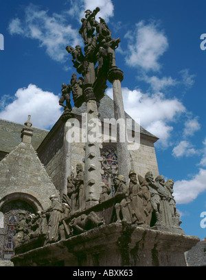 Calvaire (Calvaire) dans l'enceinte de St Thégonnec, près de Landivisiau, Bretagne (Bretagne), France. Banque D'Images