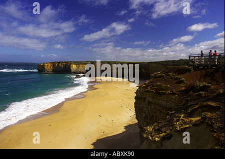 Plage par London Bridge Port Campbell National Park Great Ocean Road Victoria Australie Banque D'Images