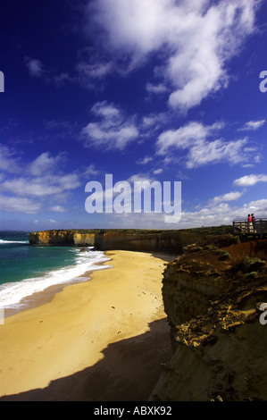 Plage par London Bridge Port Campbell National Park Great Ocean Road Victoria Australie Banque D'Images