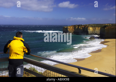 Plage par London Bridge Port Campbell National Park Great Ocean Road Victoria Australie Banque D'Images