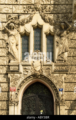 Détail d'un bâtiment de style Art Nouveau à Masarykovo nábřeží 2016/6, New Town, Prague, République Tchèque Banque D'Images