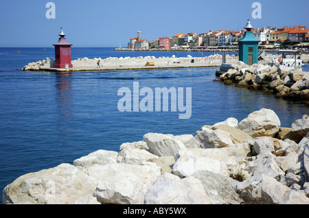 Vue sur le port de Piran, Slovénie Primorska Istria ancien ex-Yougoslavie Pirano Istra Istrie slovène à l'est l'Europe de l'Est Banque D'Images