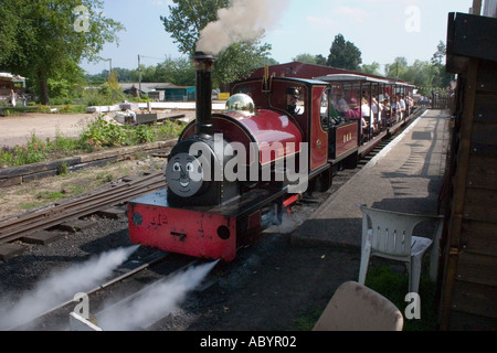 Moteur à voie étroite de 10 pouces et demi d'Alan Bloom sur un Happy Day à Bressingham Gardens près de Norfolk Diss Banque D'Images