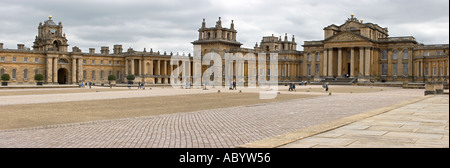 Le Palais de Blenheim Woodstock Oxfordshire England courtyard vue panoramique Banque D'Images