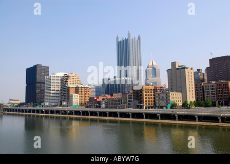 Les toits de la ville de Pittsburgh en Pennsylvanie PA USA sur la rivière Monongahela Banque D'Images