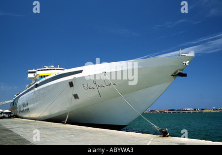 En ferry du port de Denia, Costa Blanca, Espagne Banque D'Images