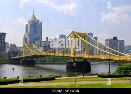 Vue sur la skyline de l'Allegheny Riverfront Park dans la ville de Pittsburgh en Pennsylvanie USA Pa Banque D'Images
