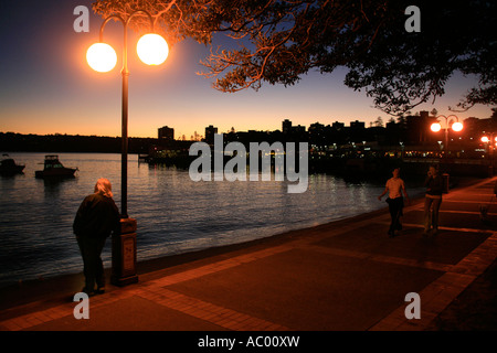 Manly est de l'esplanade au coucher du soleil Banque D'Images