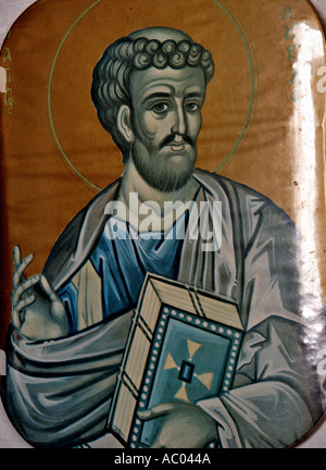 Loukas maintenant le saint Livre Holly Bible illustration ancienne église des sentiers à Tissiniva Crete island Grèce Banque D'Images