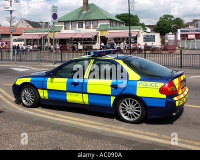 Southend on Sea station balnéaire au bord de la rivière Thames Estuary Eastern Esplanade garé Ford Mondeo voiture de police Banque D'Images