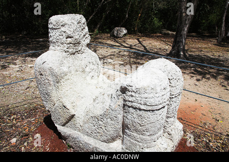 Un Chac Mool, reclining figure humaine, Chichen Itza, Site archéologique de Chichen Itza, l'état du Yucatan, Mexique Banque D'Images