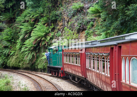 Le West Coast Wilderness Railway restauré entre Strahan et Queenstown basé sur le système Abt importés de Suisse Banque D'Images