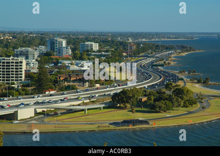 L'ouest de l'Australie Perth vue depuis Kings Park sur autoroute Kwinana Banque D'Images