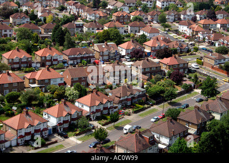 Vue aérienne de la banlieue résidentielle de Tolworth près de Kingston Upon Thames Angleterre Banque D'Images