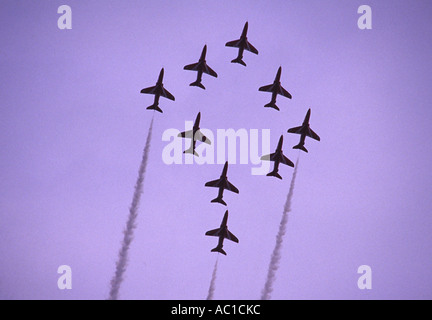 Des flèches rouges aerobatic team d'effectuer lors de l'Assemblée Clacton On Sea air show Banque D'Images