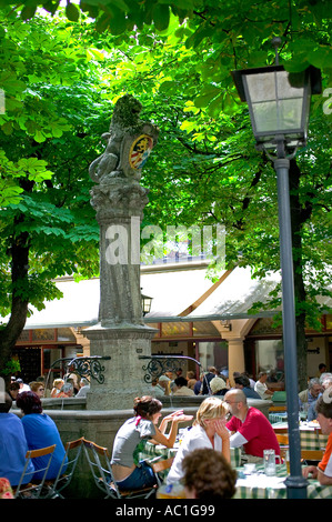 Jardin de bière DE LA BRASSERIE HOFBRAUHAUS MUNICH ROYAL RESTAURANT BAVARIA ALLEMAGNE EUROPE Banque D'Images